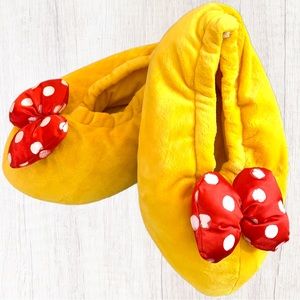 Disney Parks “Minnie Mouse” plush house slippers- M